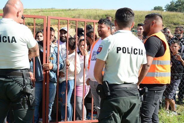 Blizia sa volby v Zehre sa pobili dve rodiny jedna zena skoncila v nemocnici Policia sa zaobera trestnym stihanm