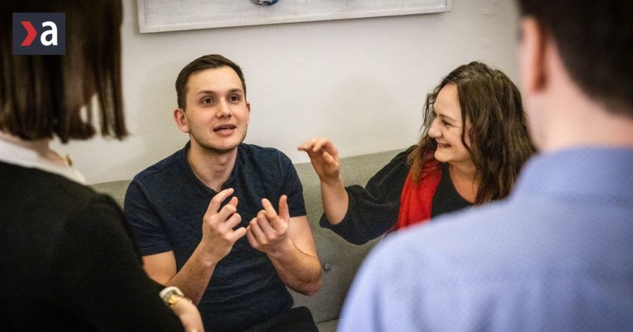 Domov navstevujem castejsie ako poslanci Slovaci z Prahy vysvetluju preco chcu stale volit a rozhodovat o buducnosti krajiny