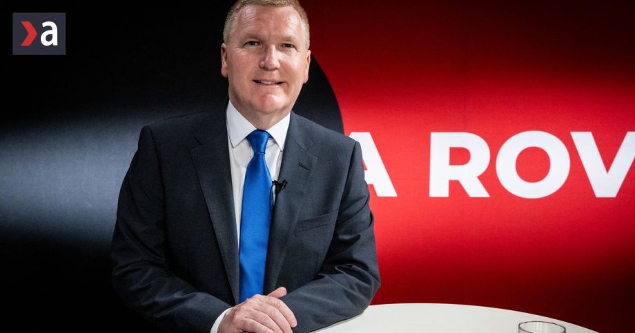Eurokomisar po stretnuti s Robertom Ficom Zabezpecime dodrziavanie pravidiel EU aj na Slovensku