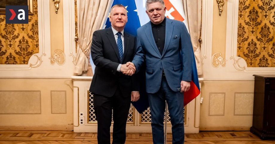 Hlpe otzky Roberta Fica ukzali e kra po ceste Viktora Orbna komentr Martina Behula