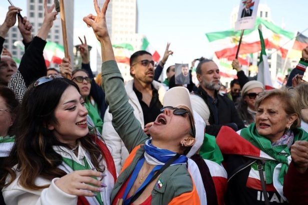 Iran hori ale ludia sa tesia na nadeje na slobodu Iranska studentka zijuca na Slovensku otvorene hovorila o pade rezimu