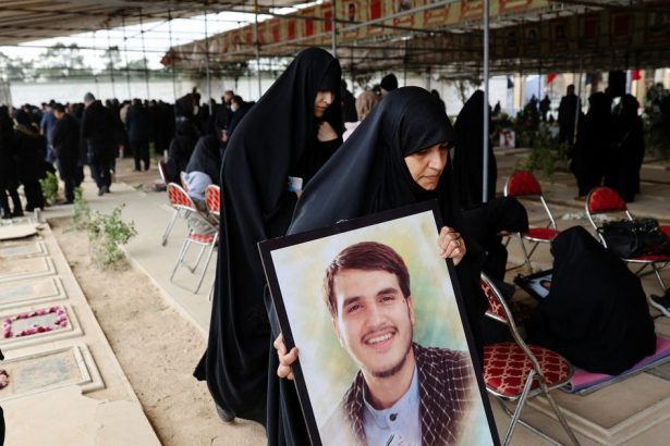 Iransky filmr z Prahy Som proti reimu v Teherne ale bomby Izraela a USA neprinesu Iranu slobodu