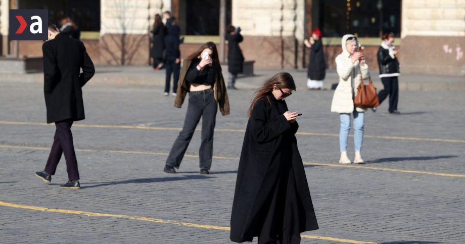 Kupuju vysielacky aj papierove mapy vraciaju sa k pevnym linkam Rusi zazivaju vypadky mobilneho internetu