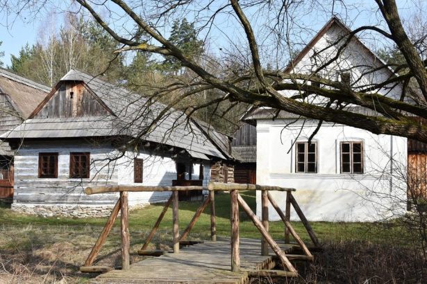 Martinske muzeum historicke krovy nahradili moderny laty drevenice dozoruje restaurator so zameranim na kamen