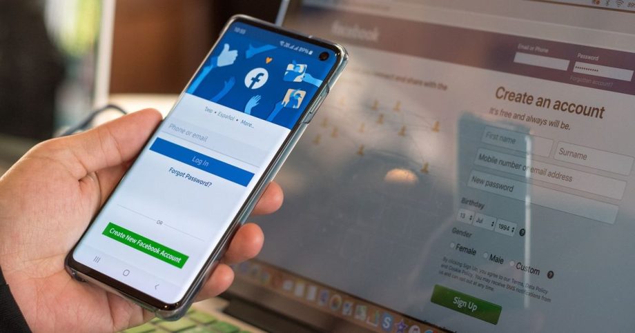 Miliardy zarobia aj na zosnulych Digitalne vzkriesenie uctov na Facebooku vyvolalo rozruch