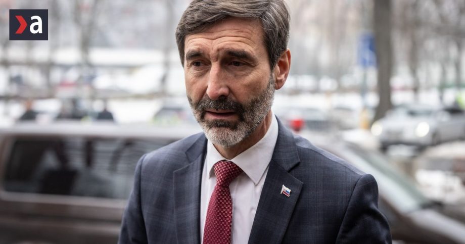 Minister Blanar V najblizsich tyzdnoch hrozi nedostatok ropy Lobovanie za ruskich oligarchov nevysvetlil