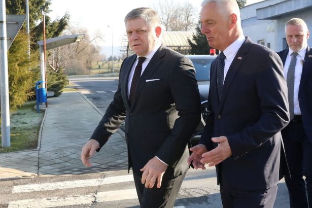 Premier Fico opat slubil hlinikarni Slovalco pomoc restart fabriky buduci rok zatial nie je isty