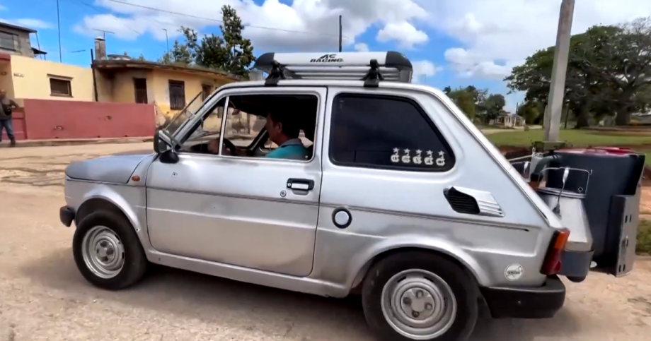 Jeho auto funguje na uhlie Kubansky mechanik nasiel sposob ako sa vysporiadat s krizou
