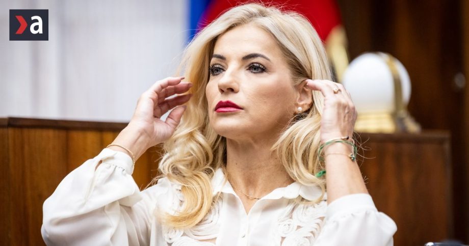 Martina Simkovicova sa opytala na otazku na ktoru moze odpovedat len Robert Fico komentar Martina Behula