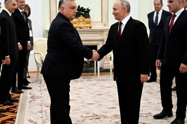 Muz z podsvetia spaja Orbana s ruskou mafiou Tvrdi ze jeho kampan financovali peniaze z Ruska
