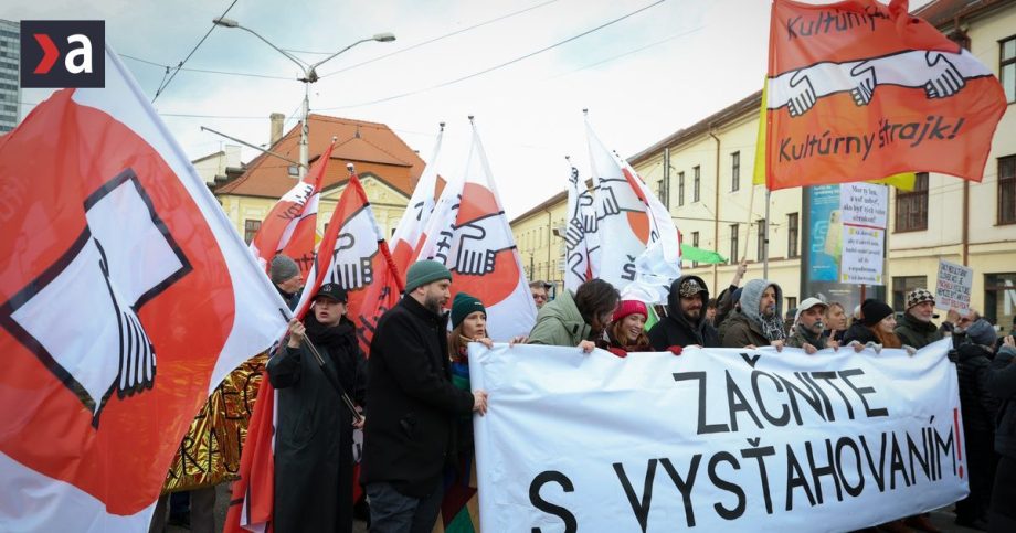 Na protest proti Martine Simkovicovej prislo 14 tisic ludi Pozrite si ako vyzeral dvojhodinovy pochod Bratislavou