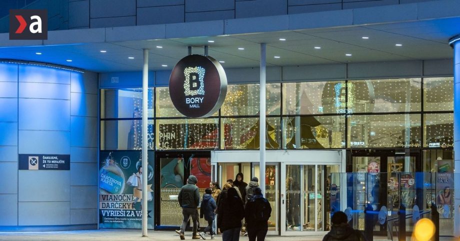 Obchodne centrum Bory Mall preber znmy Slovk U vlastn aj as Coop Jednoty