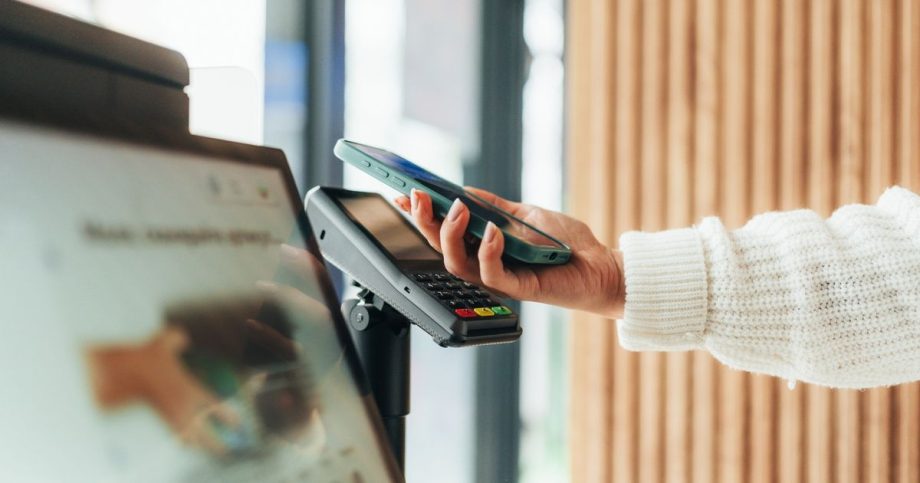 Peniaze ukradnu aj zo zamknuteho iPhonu Experti odhalili zasadnu chybu v Apple Pay