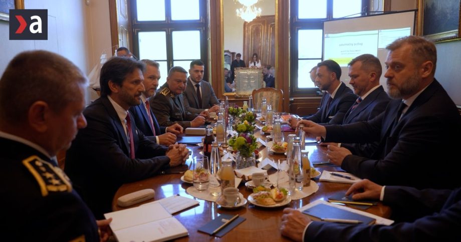 Politici si vyskusaju simulaciu utoku na Slovensko Zmena ustavy a stav ohrozenia zatial nepresli