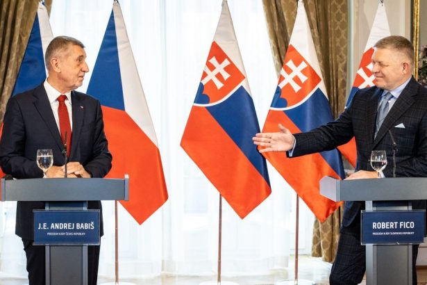 Snaha Slovenska Madarska a Ceska je falosna Robia vsetko preto aby sa V4 nedala obnovit komentar Petra Weissa