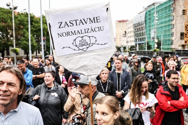 Stovky zamestnancov STVR podpisuju otvoreny list aby podporili vyhodenych kolegova
