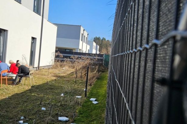 V neskolaudovanej budove zriadil nelegalnu ubytovnu su tam nejaki stavebnici tvrdi majitel