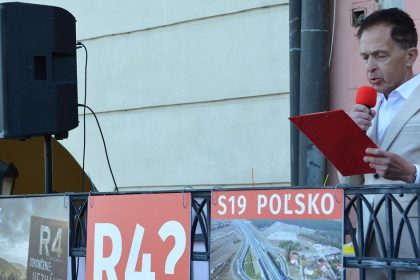Via Carpatia obchadza Slovensko Kym Madari a Poliaci stavuju vychod caka na meskajucu R4