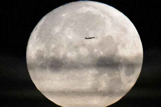 lod orion opustila obenu drhu zeme a mieri k mesiacu