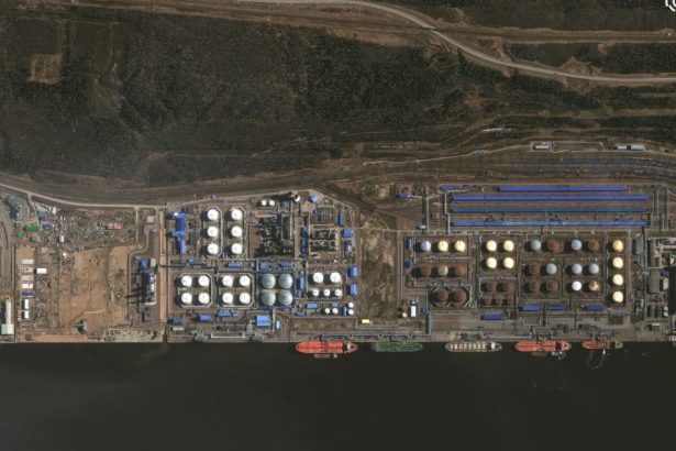 ropna vojna nabera na sile udery na pristav novorossijsk a terminal sescharis zvysuju tlak na moskvu 213 tyzden vojny