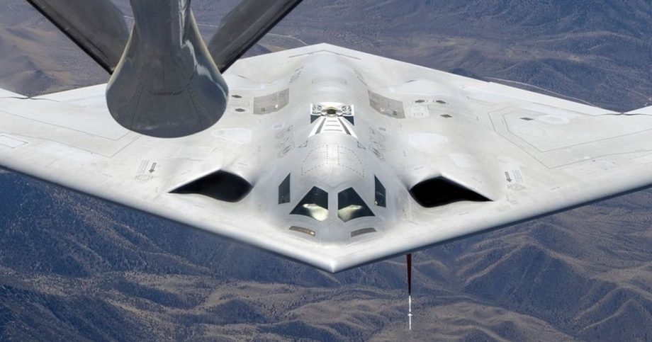 tento bombarder ma ovladnut oblohu americania uvolnili astronomicku sumu
