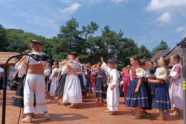 Detsky folklorny festival bol zruseny Minister Huliak ma opat odkaz pre ministerku Simkovicovu