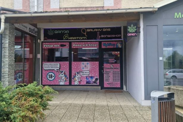 Drogy v obale od sladkosti podozrivy automat predava chemicke latky v centre Popradu