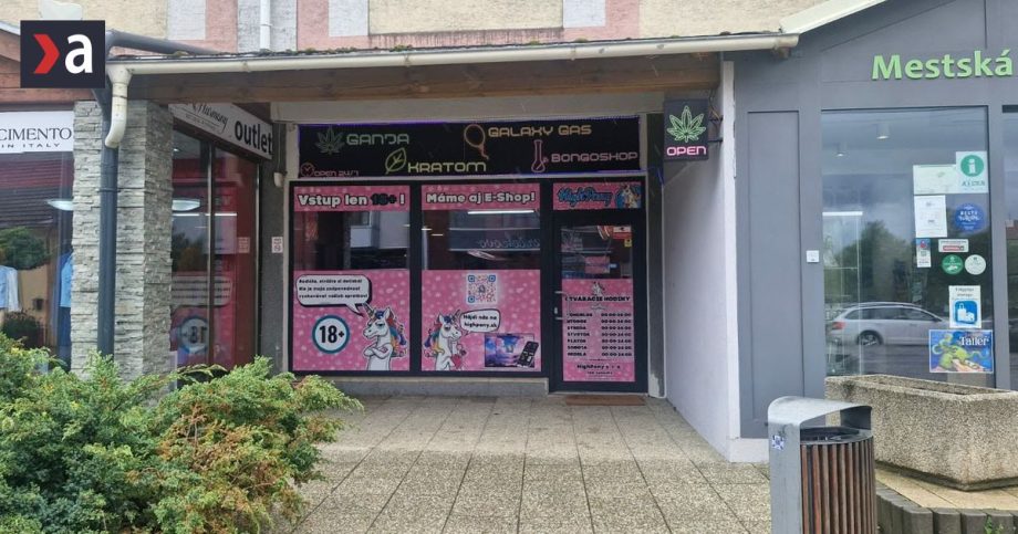 Drogy v obale od sladkosti podozrivy automat predava chemicke latky v centre Popradu
