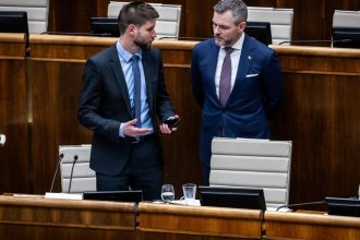 Koalicia spachala neobhajitelnu hlupost Musi to napravit kym sa z toho stane medzinarodna kauza komentar Petra Weissa