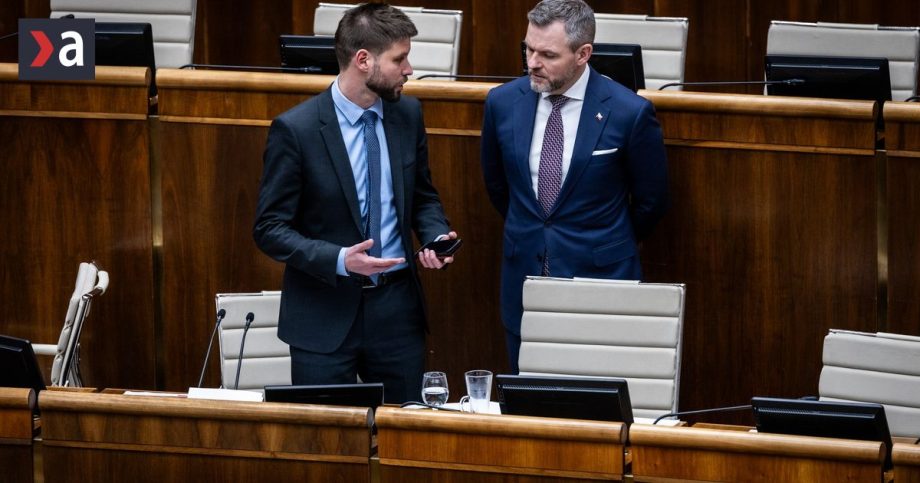 Koalicia spachala neobhajitelnu hlupost Musi to napravit kym sa z toho stane medzinarodna kauza komentar Petra Weissa