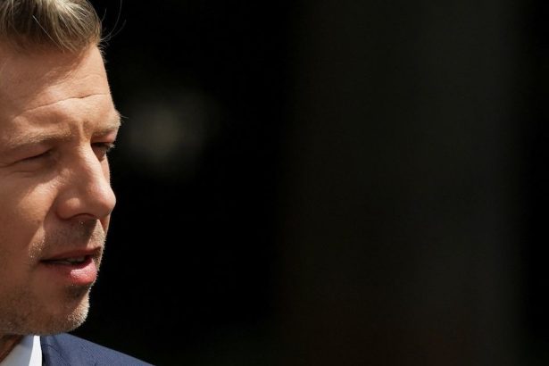 Madarsku tikaju hodiny Peter Magyar ma len par tyzdnov na to aby uvolnil zmrazene miliardy