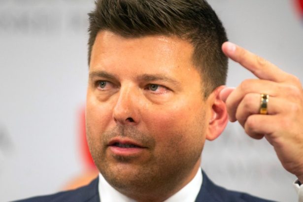 Obet alebo pachatel byvaly poslanec sme rodina je stale obvineny