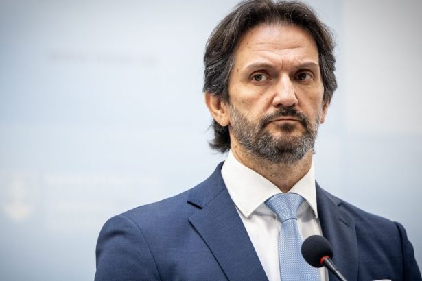 Prejde to Robertovi Kalinakovi
