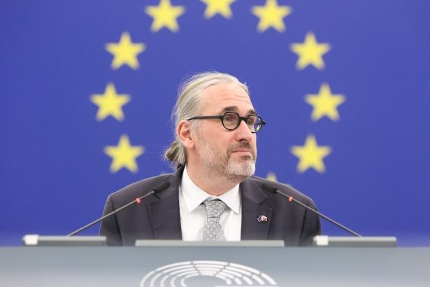 Progresivci odmietli podporit odobratie eurofondov Slovensku Nechceme to ale rozumieme Europskej unii tvrdi europoslanec Martin Hojsik