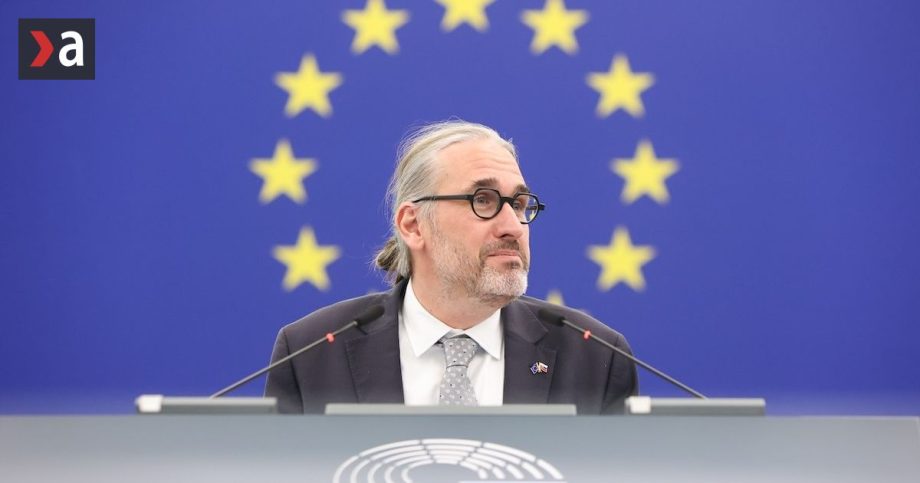 Progresivci odmietli podporit odobratie eurofondov Slovensku Nechceme to ale rozumieme Europskej unii tvrdi europoslanec Martin Hojsik