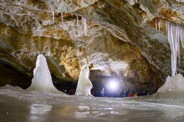 Turisticka sezona v podzemi zacina Dobsinska ladova jaskyna