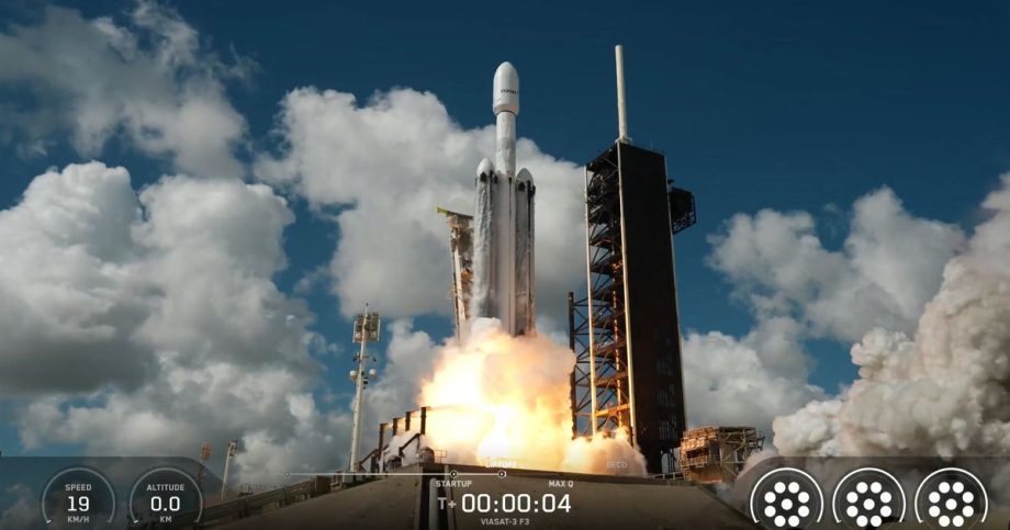 sesstonove monstrem uz vo vesmire pozrite sa ako prebiehal najnovsi start najtazsej rakety na svete