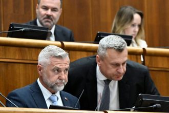 Minister Kamenicky chcel hovorit no dostal stopku Nove pravidla v parlamente prekvapili viacerych koalicia uz zvazuje zmeny