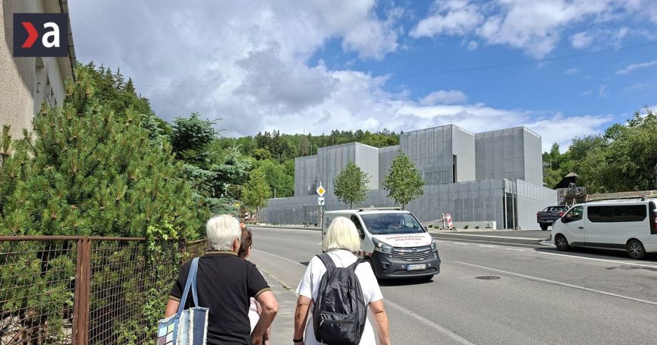 Stavba pri vstupe do historickej Banskej Stiavnici sposobuje rozdelenie Pamiatkari tvrdia ze to nepovolili