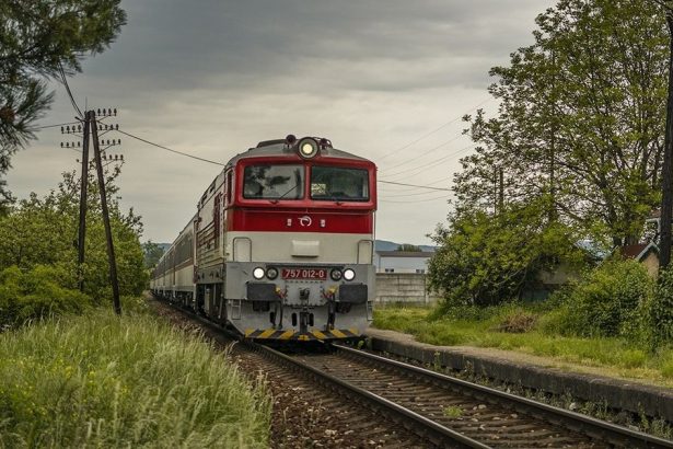Bude na tratiach menej nehod ZSSK oznamila investiciu do bezpecnostneho systemu