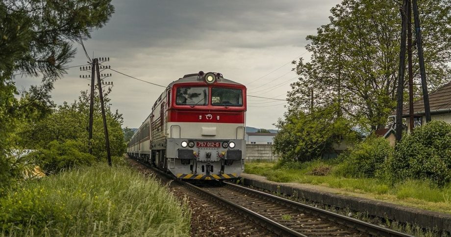 Bude na tratiach menej nehod ZSSK oznamila investiciu do bezpecnostneho systemu