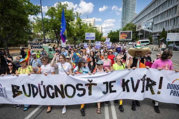 Dve namestia dve Slovenska PRIDE a Aliancia za rodinu opat pochodovali Bratislavou