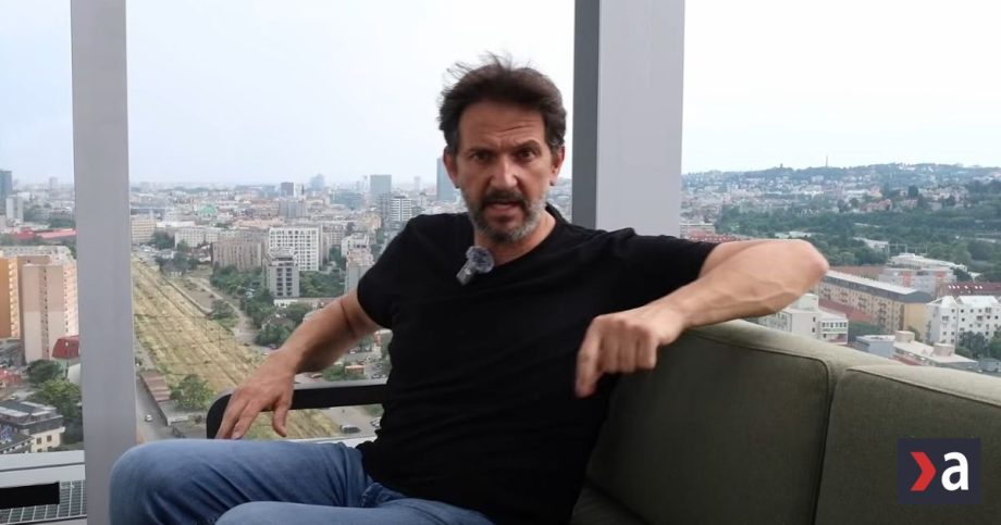 Kalinakovo kuzlo so sedackami a machom na slnku Ako minister klamal o Kukurici