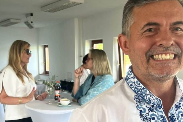 Lukas Machala si na Vychodnu oblecenou koselu s ukrajinskym vzorom