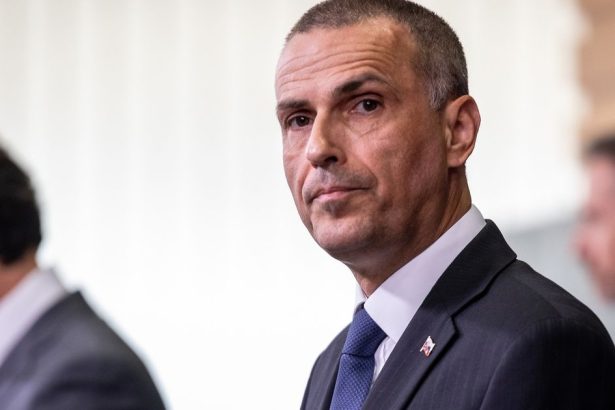 Maros Zilinka nie je marxista ani sluha progresivcov Iba obhajuje ustavu komentaar Martina Behula