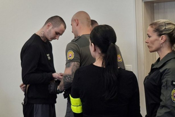 Matka a jej partner mali utyrat niekolkomesacne dievcatko pred sudom sa navzajom obvinovali