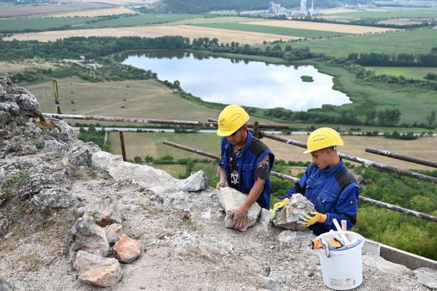 Rekonstrukcia hradov Slanec Turna a Kapusany Historicke pamiatky dostavaju novy zivot