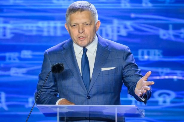 Robert Fico nie je Konstantin Filozof Obzera sa do minulosti pretoze sa boji pritomnosti komentar Martina Behula