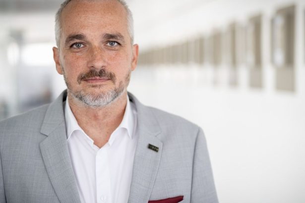 Slovenske cipy a jadrova velmoc Rektor STU odhaluje v com mozeme hrat svetovu ligu rozhovor