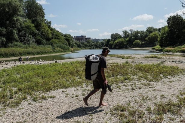 Sucho stazuje dopravu na Dunaji Lode musia zotravat v pristavoch